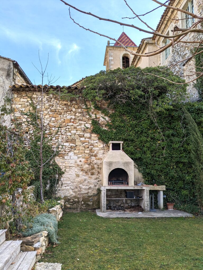 Stone property in Luberon