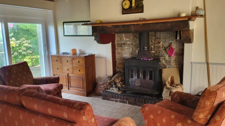 535268369 10238016110812763 6406714772301982142 n Detached Normandy house
