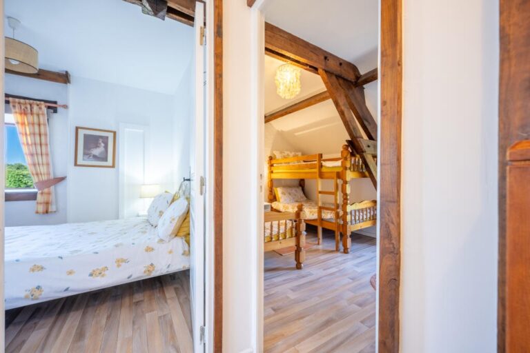 Landing 1 House with gite