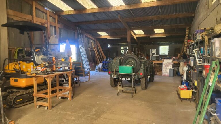 659184941 10241194990122759 6917874828035724843 n Detached house with substantial outbuilding