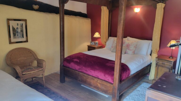 659603622 10241194997962955 8767731789950391332 n Detached house with substantial outbuilding