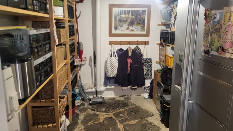 659739308 10241195024643622 7865298566177666345 n Detached house with substantial outbuilding