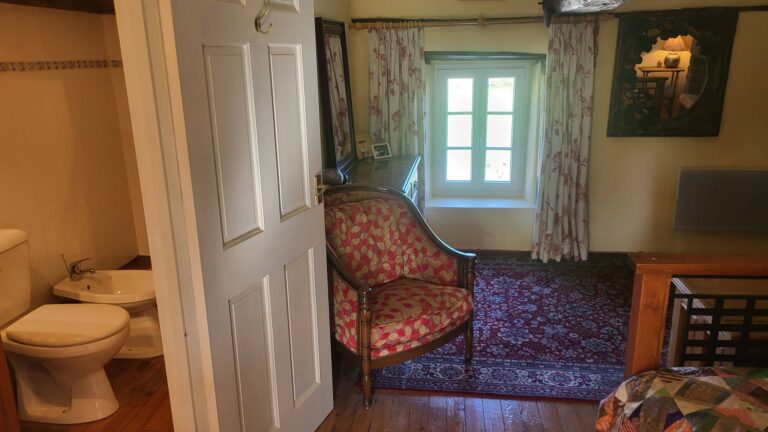 659758776 10241194995362890 6554440006388340590 n Detached house with substantial outbuilding