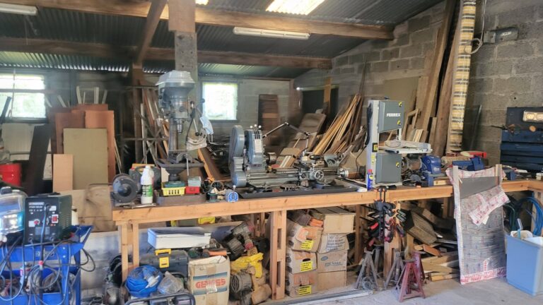 660428747 10241194980322514 4798866190472311055 n Detached house with substantial outbuilding