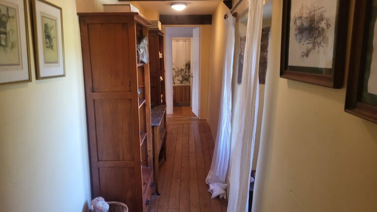 660505505 10241195014683373 4110361906255331305 n Detached house with substantial outbuilding